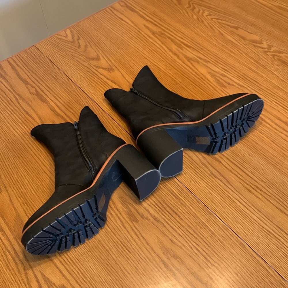 OASIS SOCIETY boots.   BLACK.   Size 9.   All man made materials.   NEW!